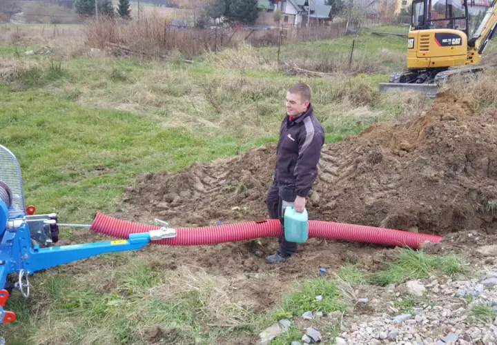 Przecisk pod drogą: Co to jest i jak się go wykonuje?